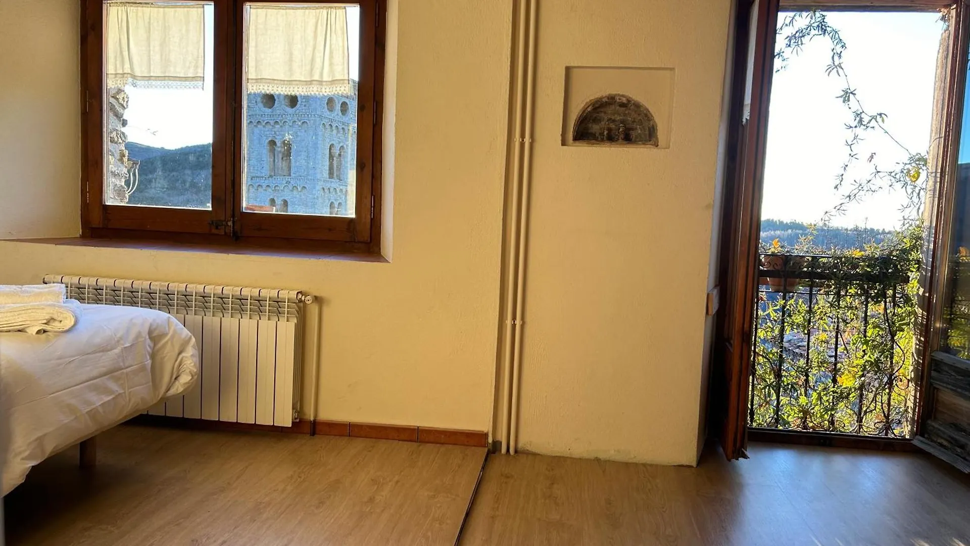 Casa Tapiolas Rectoria Mollo 0*,